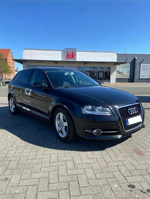Schwarz Gebraucht 2011 Audi A3 Sportback Ambiente Kleinwagen | 7.600 € (Etwas zu teuer) - Bild 1/4
