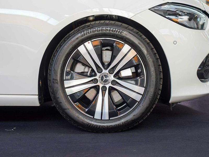 Gebraucht Mercedes C200 Avantgarde 204 PS (150 kW) 2024 Weiß Limousine