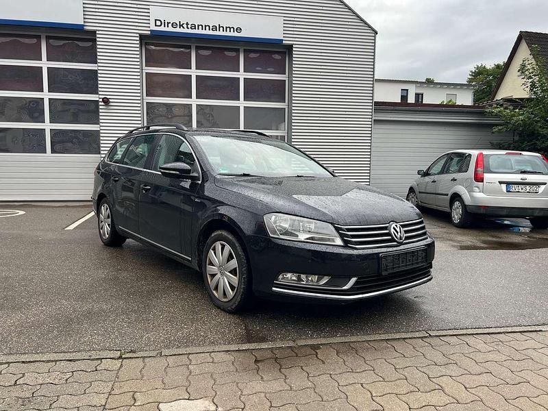 Deep black perleffekt Gebraucht 2012 VW Passat Comfortline Kombi | 3.650 € (Guter Preis) - Bild 1/4