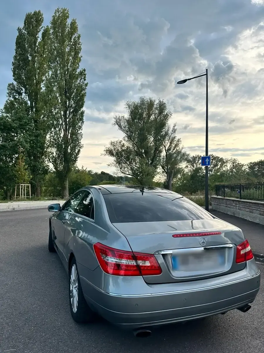 Gebraucht Mercedes E350 231 PS (169 kW) 2009 Grau Coupé