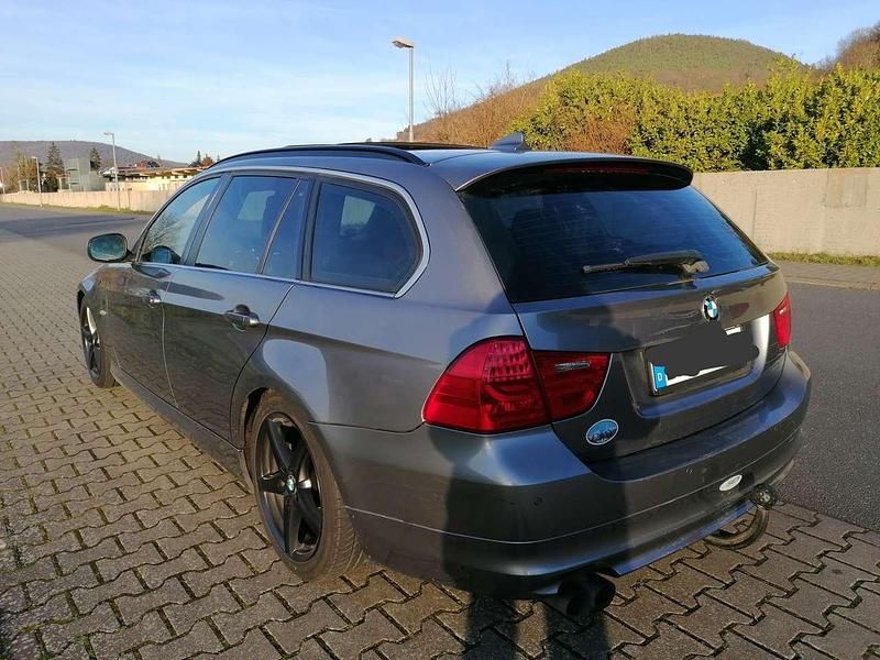 Gebraucht 2010 BMW 330 Kombi | 5.290 € (Superpreis) - Bild 1/4
