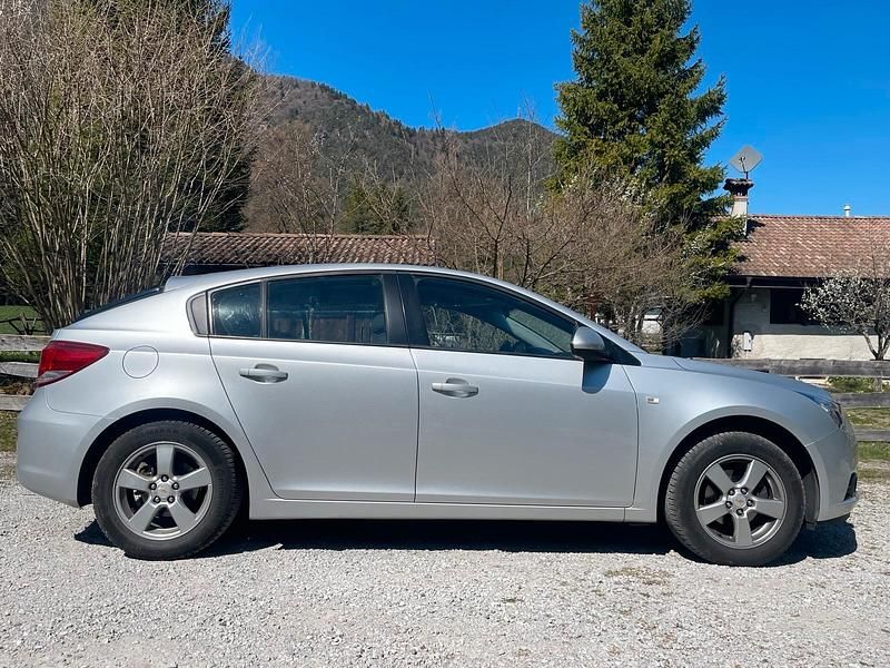 Second-hand Chevrolet Cruze 2011 Argintiu Berlinǎ