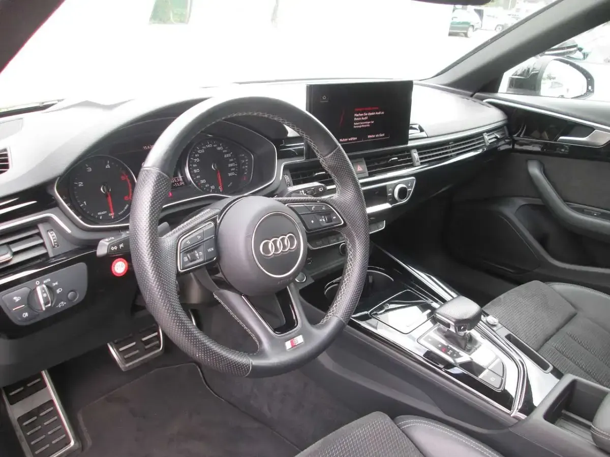 Gebraucht Audi A4 Advanced 204 PS (150 kW) 2021 Brillantschwarz Kombi