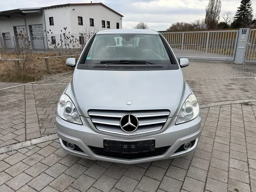 Gebraucht Mercedes B180 109 PS (80 kW) 2009 Silber Van / Kleinbus