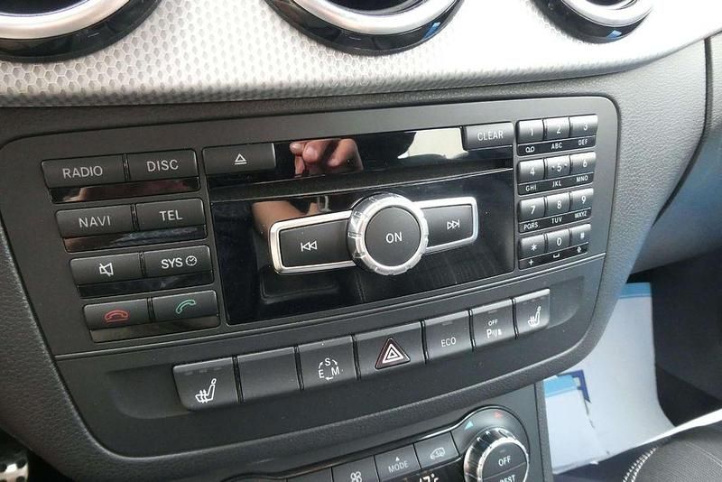 Braun Gebraucht 2015 Mercedes B180 Sport Van / Kleinbus | 16.850 € (Guter Preis) - Bild 1/4