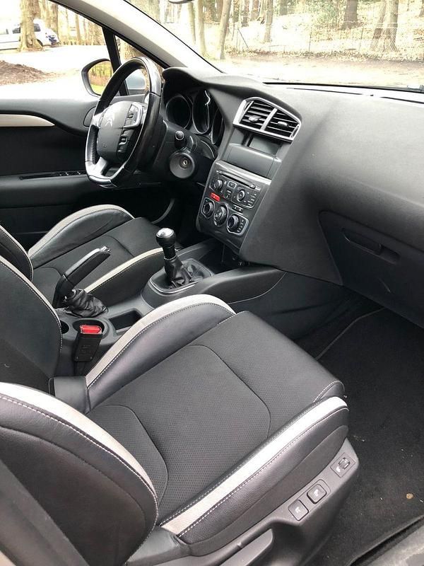 Gebraucht Citroën C4 SELECTION 120 PS (88 kW) 2012 Grau Limousine