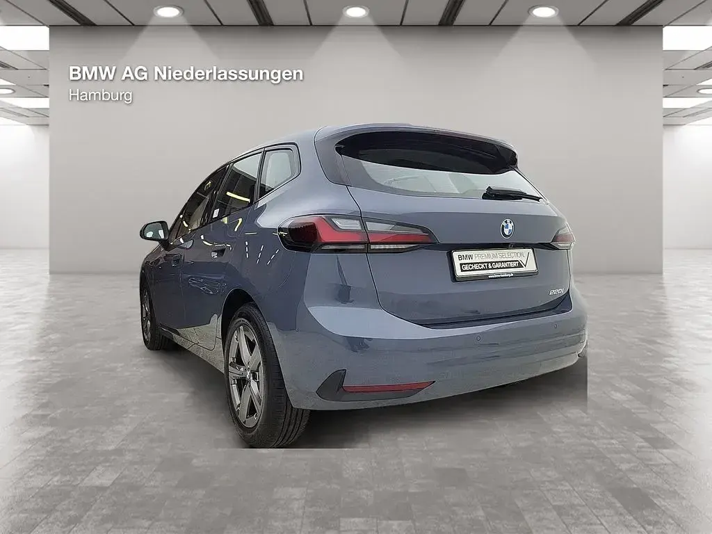 Gebraucht BMW 220 Active Tourer Luxury Line 156 PS (114 kW) 2025 Grau Van / Kleinbus