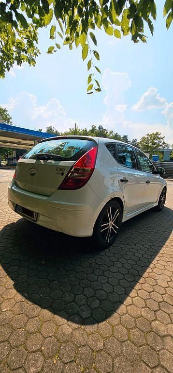 Gebraucht Hyundai i30 Edition+ 109 PS (80 kW) 2011 Weiß Kombi