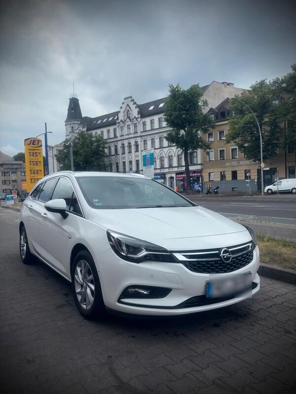 Weiß Gebraucht 2017 Opel Astra Kombi | 6.550 € (Fairer Preis) - Bild 1/4
