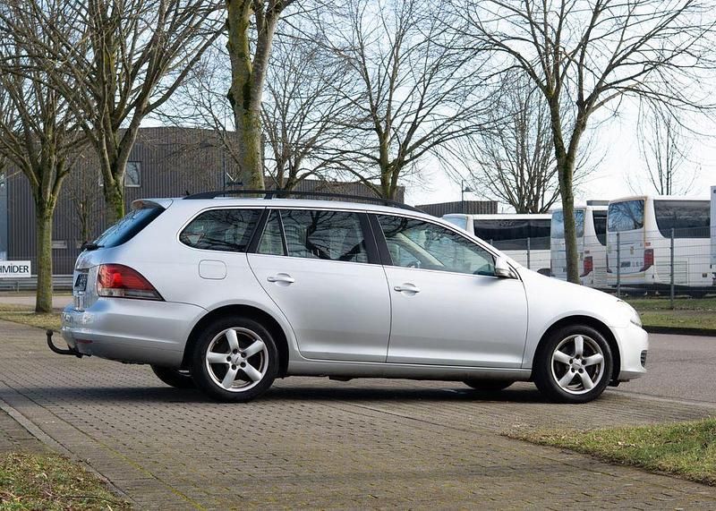 Gebraucht VW Golf VI Comfortline 122 PS (89 kW) 2010 Silber Kleinwagen