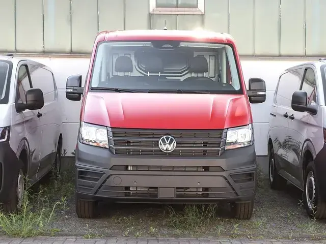 Neu VW Crafter 140 PS (102 kW) 2026 Kirschrot Van