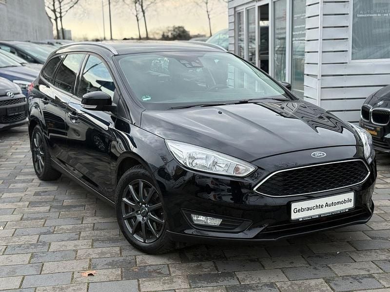 Schwarz Gebraucht 2018 Ford Focus Limousine | 8.999 € (Superpreis) - Bild 1/4