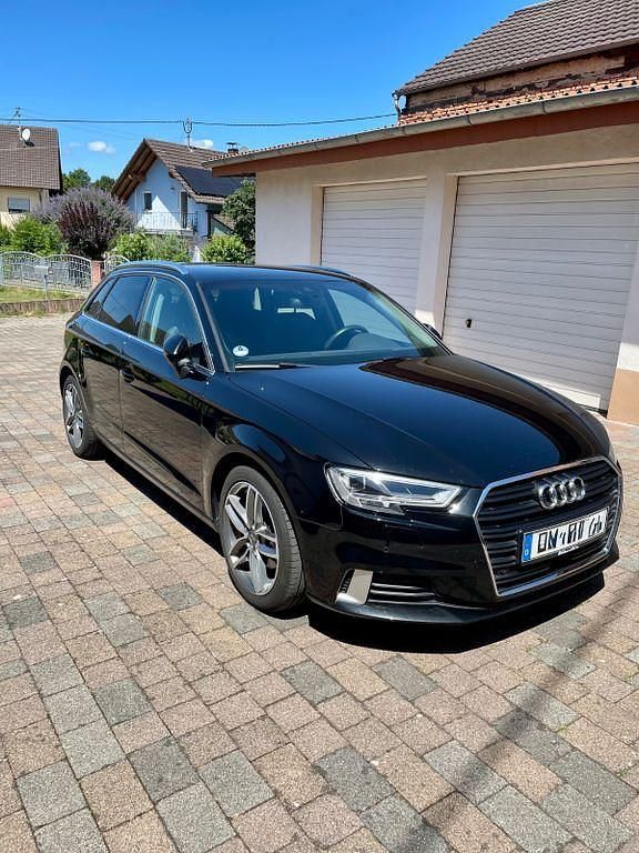 Schwarz Gebraucht 2017 Audi A3 Sportback Ambiente Limousine | 15.900 € (Superpreis) - Bild 1/4