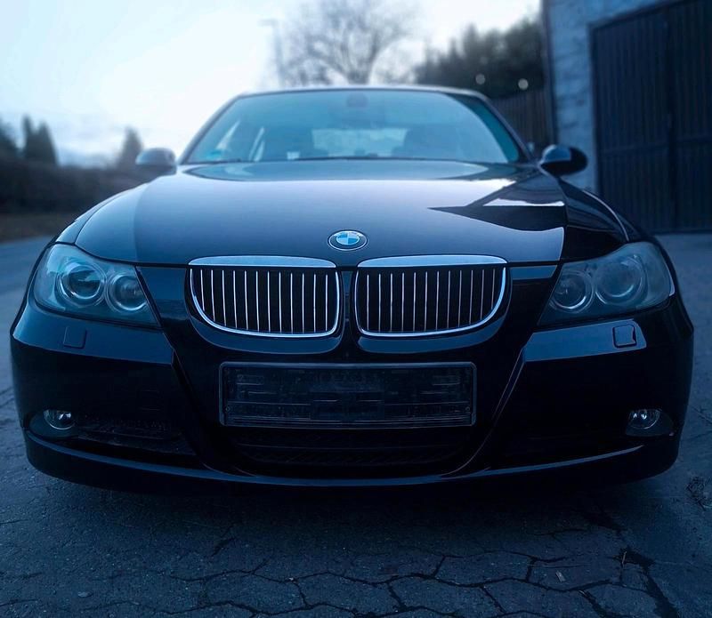 Gebraucht BMW 320 177 PS (130 kW) 2007 Schwarz Limousine