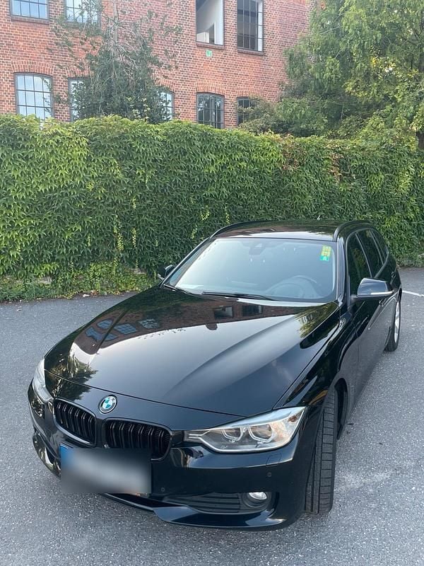 Schwarz Gebraucht 2014 BMW 320 Kombi | 8.500 € (Superpreis) - Bild 1/4