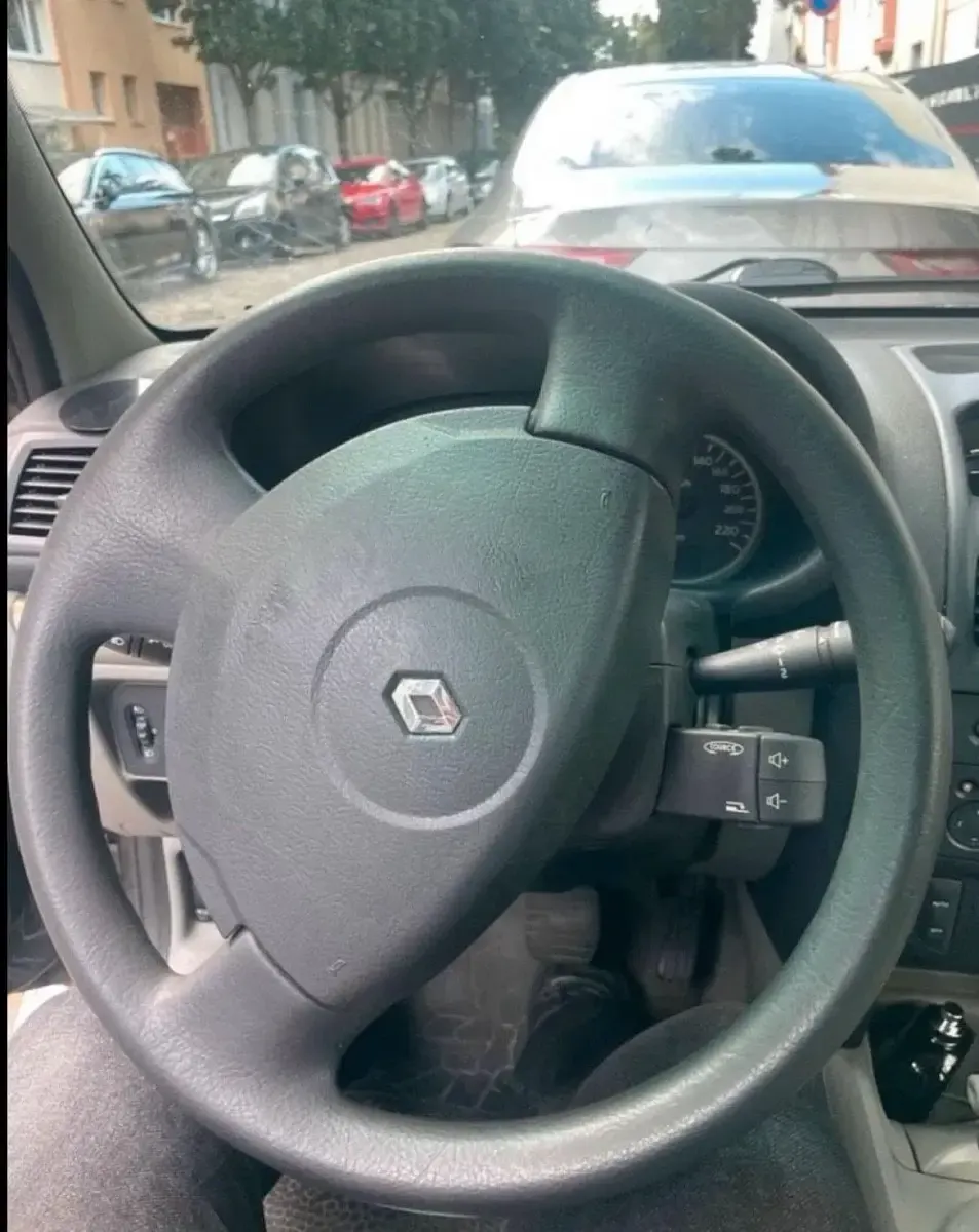 Gebraucht Renault Clio II 107 PS (78 kW) 2002 Schwarz Kleinwagen