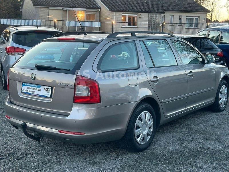 Gebraucht Skoda Octavia Ambiente 160 PS (117 kW) 2011 Grau Kombi