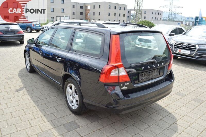 Gebraucht Volvo V70 Momentum 185 PS (136 kW) 2008 Black sapphire metallic / metallic Kombi