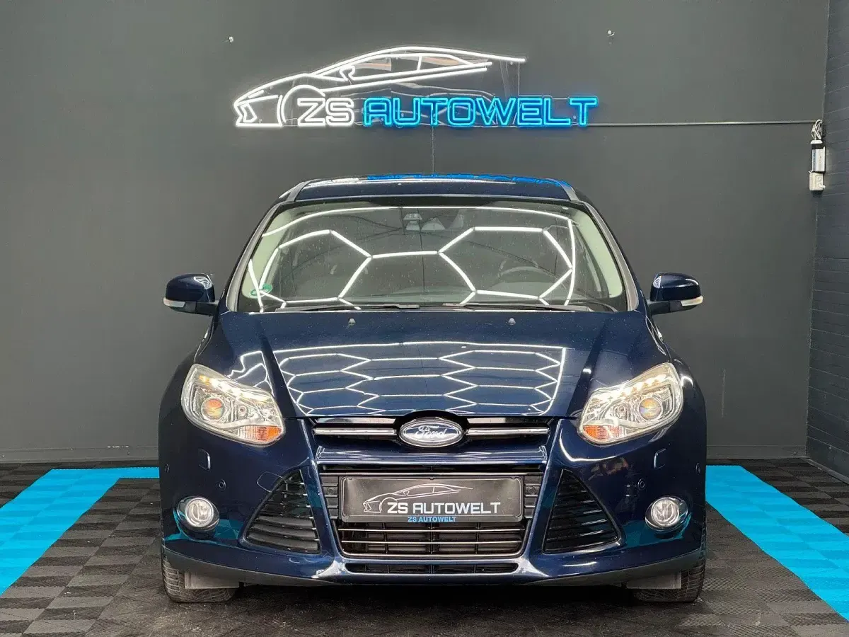 Gebraucht Ford Focus Titanium 101 PS (74 kW) 2013 Blau Kombi