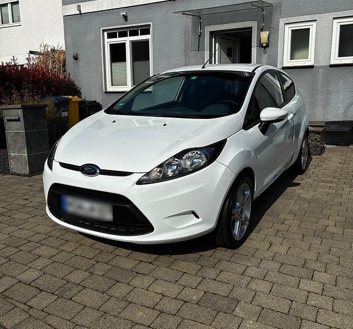 Gebraucht Ford Fiesta 82 PS (60 kW) 2009 Weiß Kleinwagen