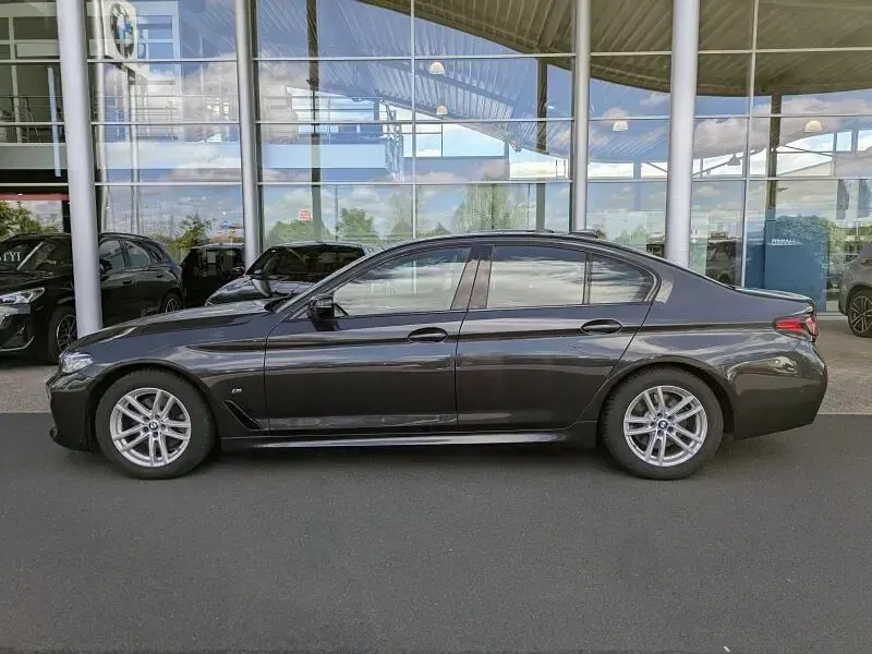 Gebraucht BMW 520 M Sport 190 PS (139 kW) 2022 Grau Limousine