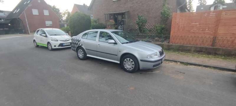 Silber Gebraucht 2009 Skoda Octavia Elegance Limousine | 5.500 € (Superpreis) - Bild 1/4