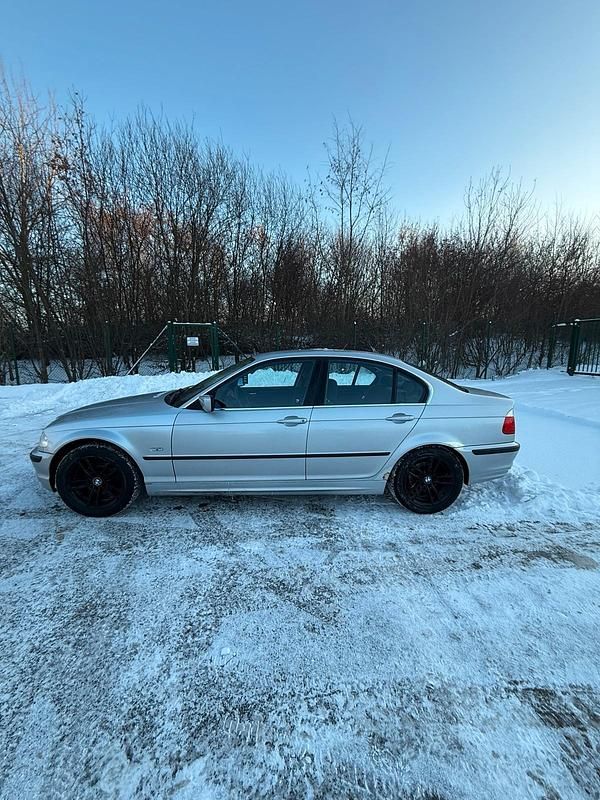 Gebraucht BMW 320 150 PS (110 kW) 1999 Silber Limousine