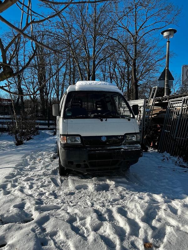 Weiß Gebraucht 2008 Piaggio Porter Van / Kleinbus | 2.500 € - Bild 1/4