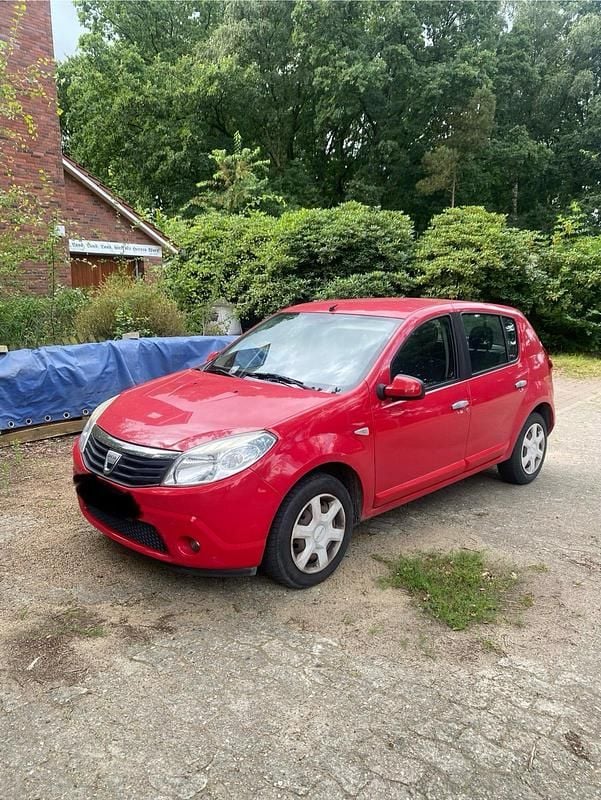 Rot Gebraucht 2009 Dacia Sandero Kleinwagen | 950 € (Superpreis) - Bild 1/4