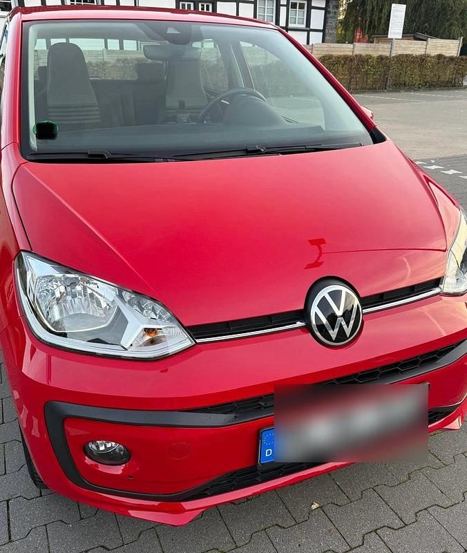 Rot Gebraucht 2022 VW up! Kleinwagen | 9.990 € (Guter Preis) - Bild 1/4
