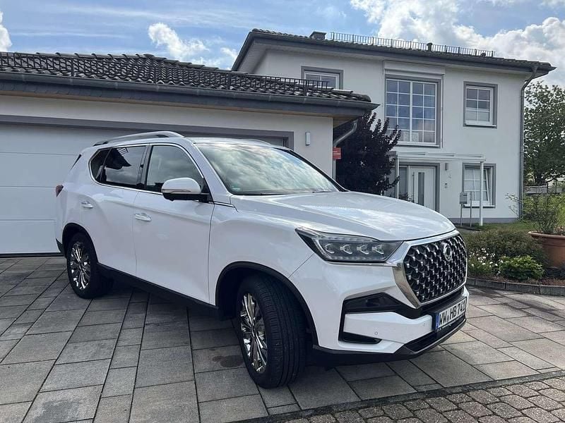 Weiß Gebraucht 2024 Ssangyong Rexton Sapphire SUV | 43.000 € (Fairer Preis) - Bild 1/4