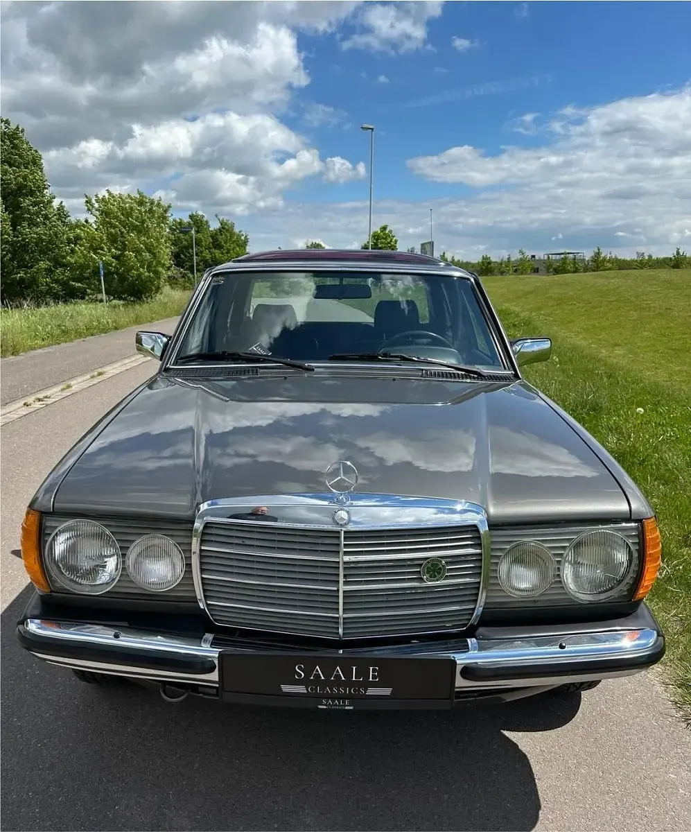 Gebraucht Mercedes E230 136 PS (100 kW) 1983 Grau Limousine