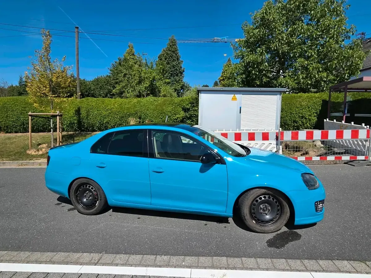 Gebraucht VW Jetta 200 PS (147 kW) 2006 Blau Limousine