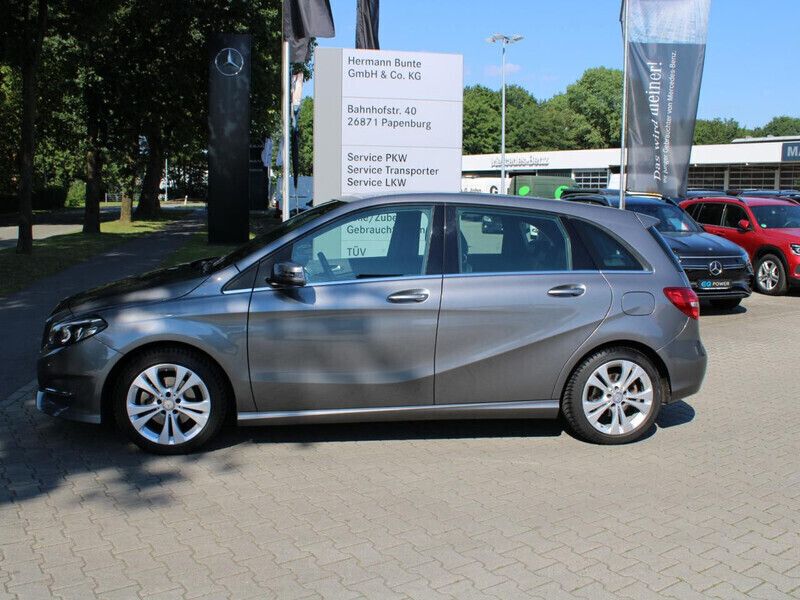 Gebraucht Mercedes B180 Urban 122 PS (89 kW) 2015 Mountaingrey met. (grau) Van / Kleinbus