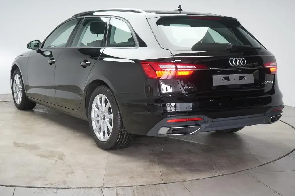 Gebraucht Audi A4 204 PS (150 kW) 2023 Brilliant black Kombi