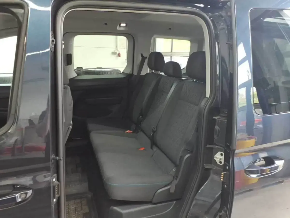 Gebraucht VW Caddy Move 122 PS (89 kW) 2021 Starlight blue metallic Van / Kleinbus