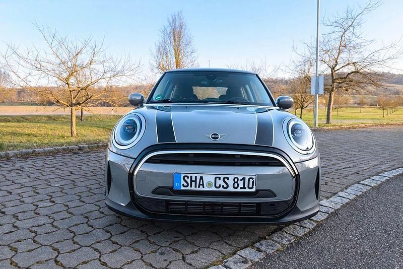 Używany Mini Cooper Essential 136 KM (100 kW) 2022 Szary Hatchback