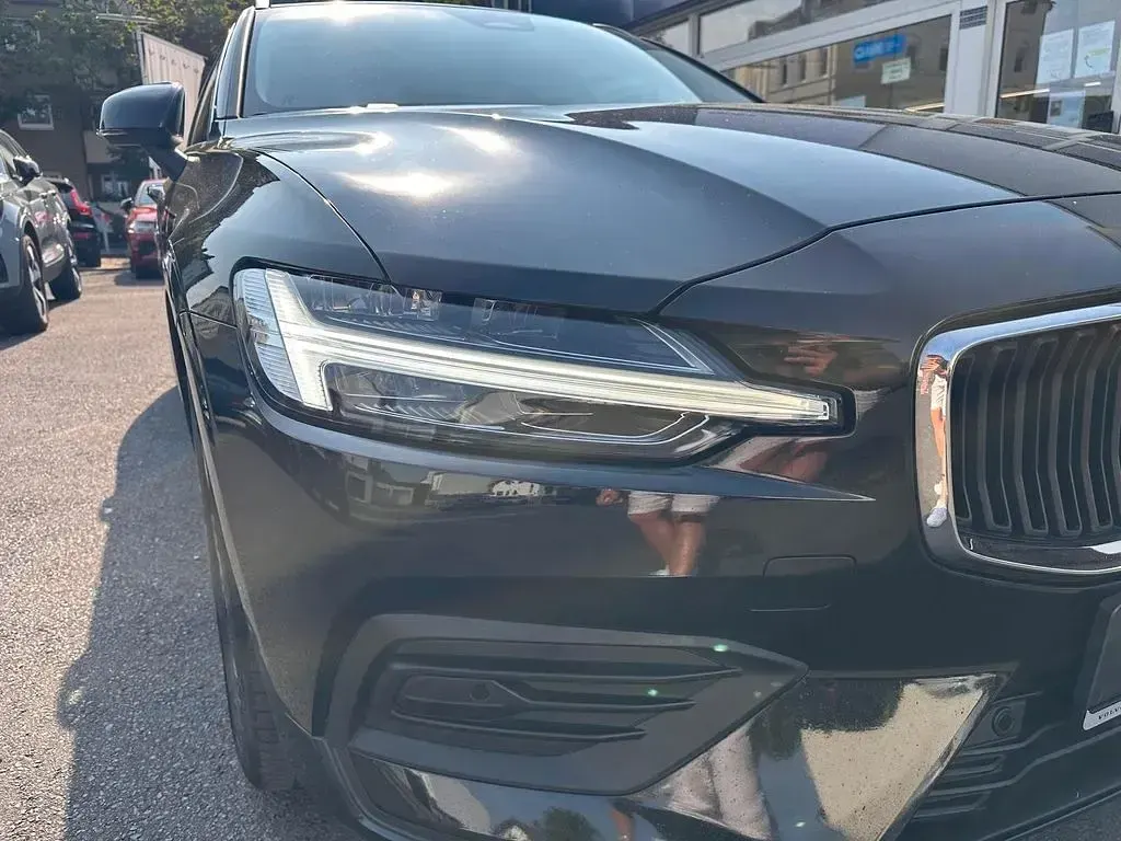 Gebraucht Volvo V60 Core 197 PS (144 kW) 2023 Schwarz Kombi