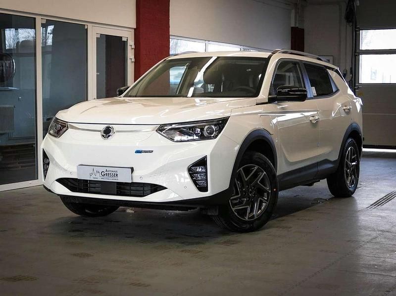Grand white Neu 2024 Ssangyong Korando SUV | 28.490 € - Bild 1/4