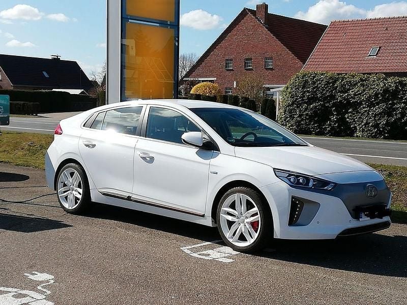 Gebraucht Hyundai Ioniq Premium 88 kW (120 PS) 2018 Weiß Kleinwagen
