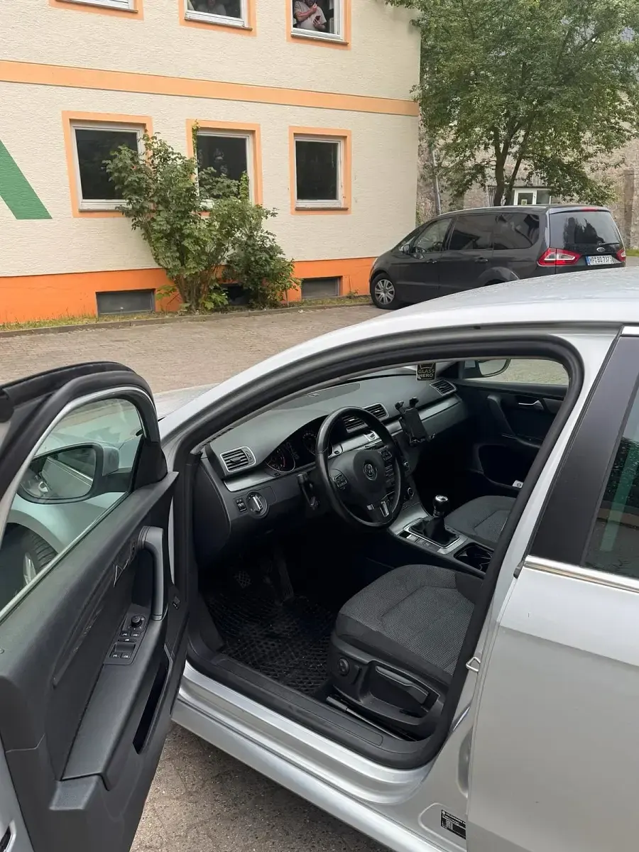 Gebraucht VW Passat 125 PS (91 kW) 2011 Grau Limousine