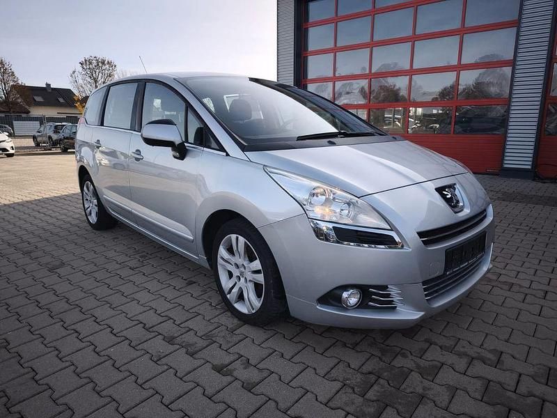 Silber Gebraucht 2012 Peugeot 5008 Van / Kleinbus | 3.500 € (Superpreis) - Bild 1/4