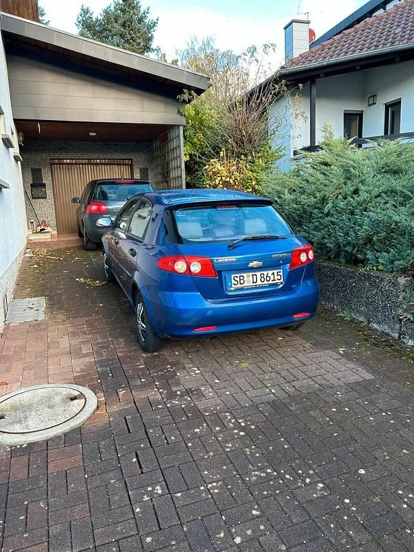 Blau Gebraucht 2006 Chevrolet Lacetti Kleinwagen | 2.580 € - Bild 1/4