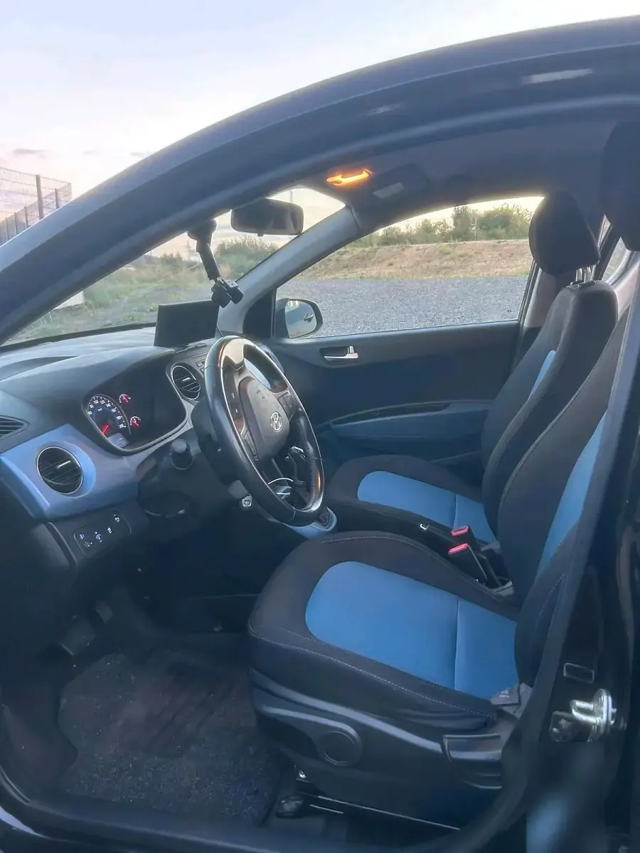 Gebraucht Hyundai i10 87 PS (63 kW) 2015 Schwarz Kleinwagen