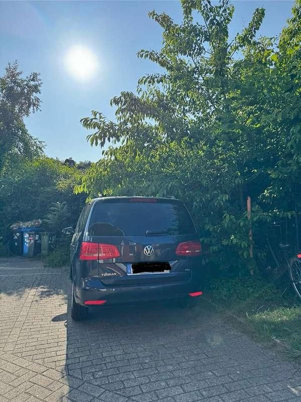 Blau Gebraucht 2012 VW Touran Style Van / Kleinbus | 8.000 € (Teuer) - Bild 1/4