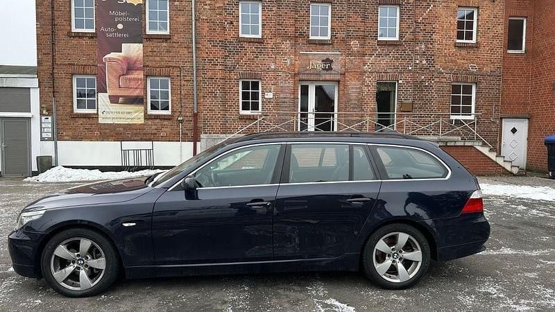 Gebraucht BMW 525 197 PS (144 kW) 2007 Blau Kombi