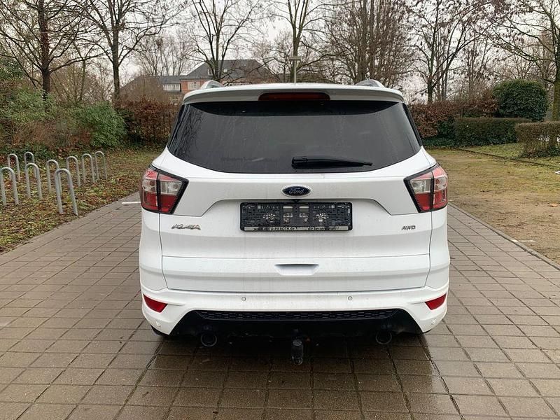 Gebraucht Ford Kuga 150 PS (110 kW) 2019 Weiß SUV