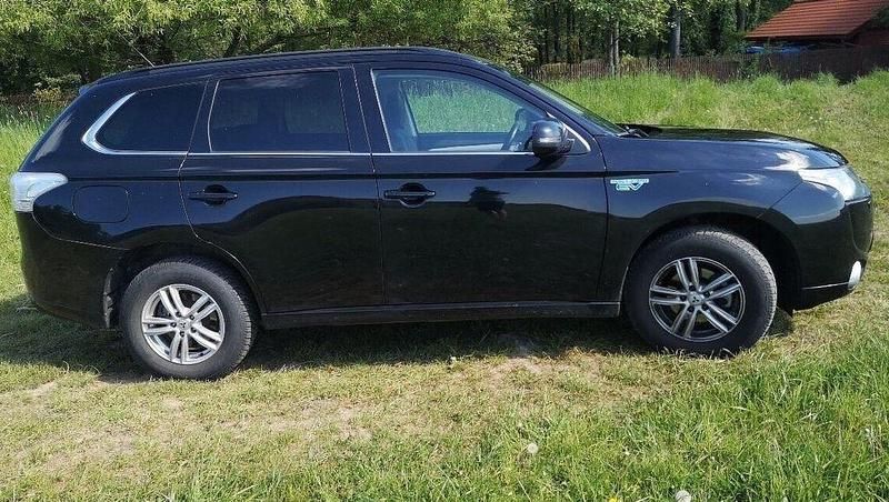 Gebraucht Mitsubishi Outlander P-HEV 121 PS (88 kW) 2014 Schwarz SUV