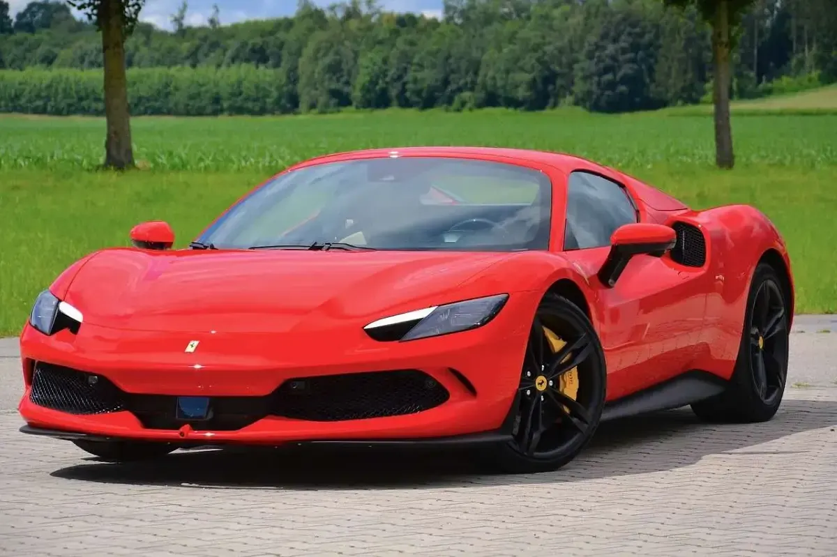 Second-hand Ferrari 296 829 CP (609 kW) 2025 Roșu Cabrio