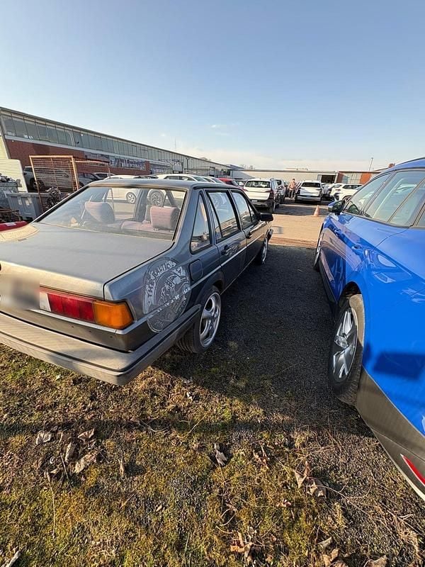 Brugt VW Santana 90 HK (66 kW) 1986 Grå Sedan